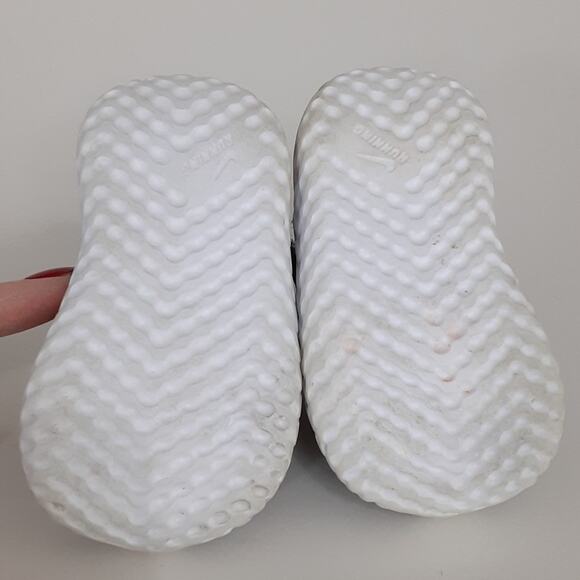 Nike Revolution 5 Black Slip On Sneakers Toddler 2C Running Shoes Gender Neutral - Picture 7 of 8